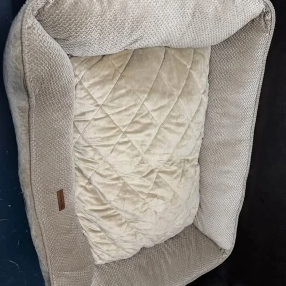 Wags & Wiggles Quilted Dog Bed